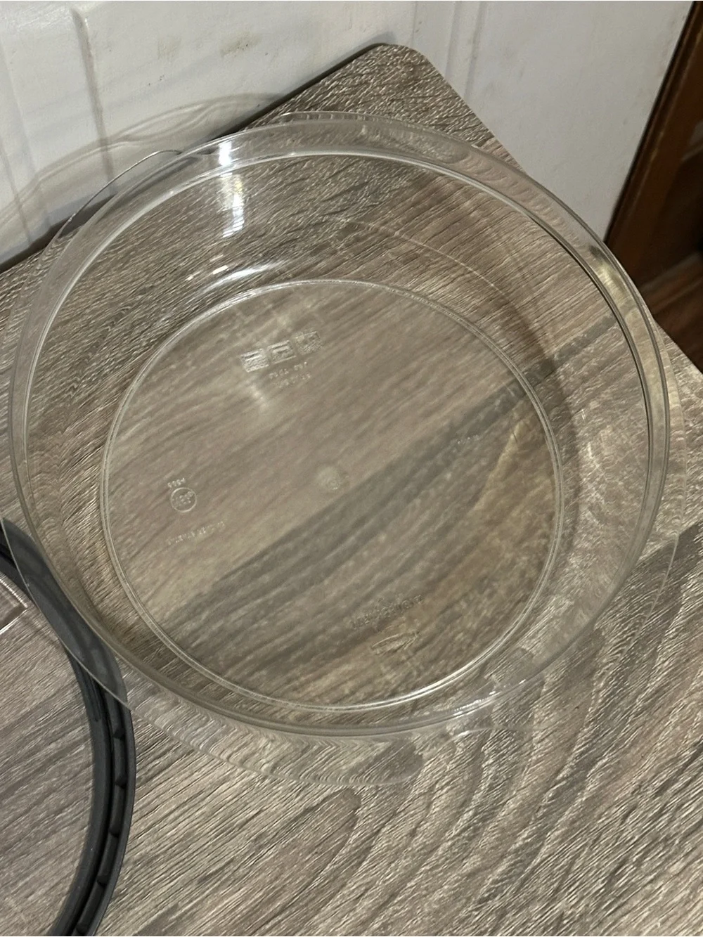 Rubbermaid Stain Shield Container 10.6 Cup Round 2.6 Quart 2.5L With Lid 585D